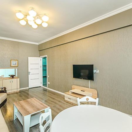 Luxury 2 Room Apartment In The Center Баку Екстериор снимка
