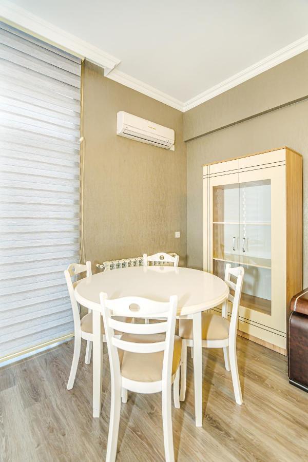 Luxury 2 Room Apartment In The Center Баку Екстериор снимка