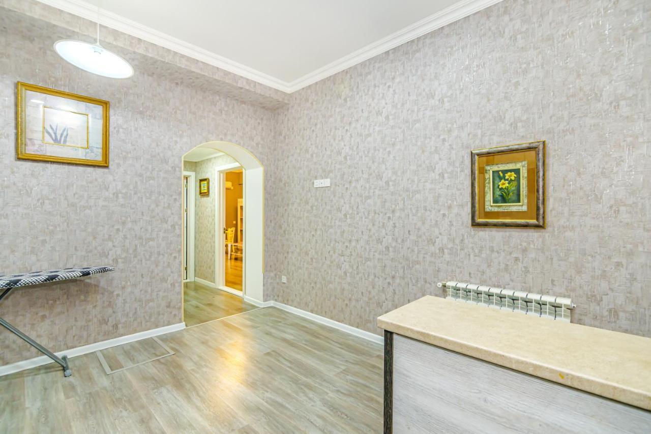 Luxury 2 Room Apartment In The Center Баку Екстериор снимка