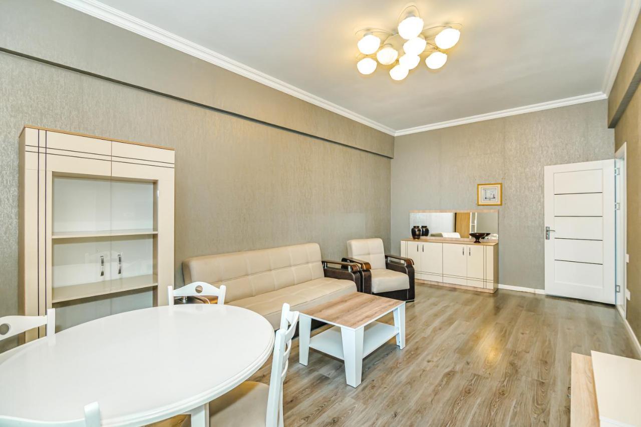 Luxury 2 Room Apartment In The Center Баку Екстериор снимка