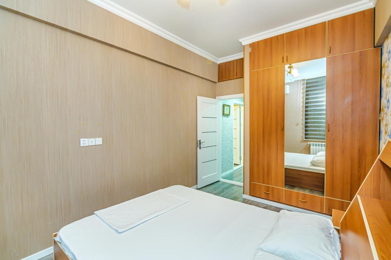 Luxury 2 Room Apartment In The Center Баку Екстериор снимка
