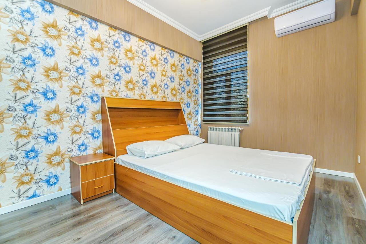 Luxury 2 Room Apartment In The Center Баку Екстериор снимка