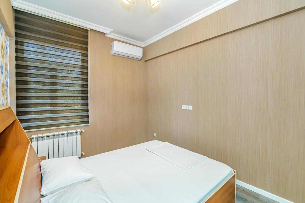 Luxury 2 Room Apartment In The Center Баку Екстериор снимка